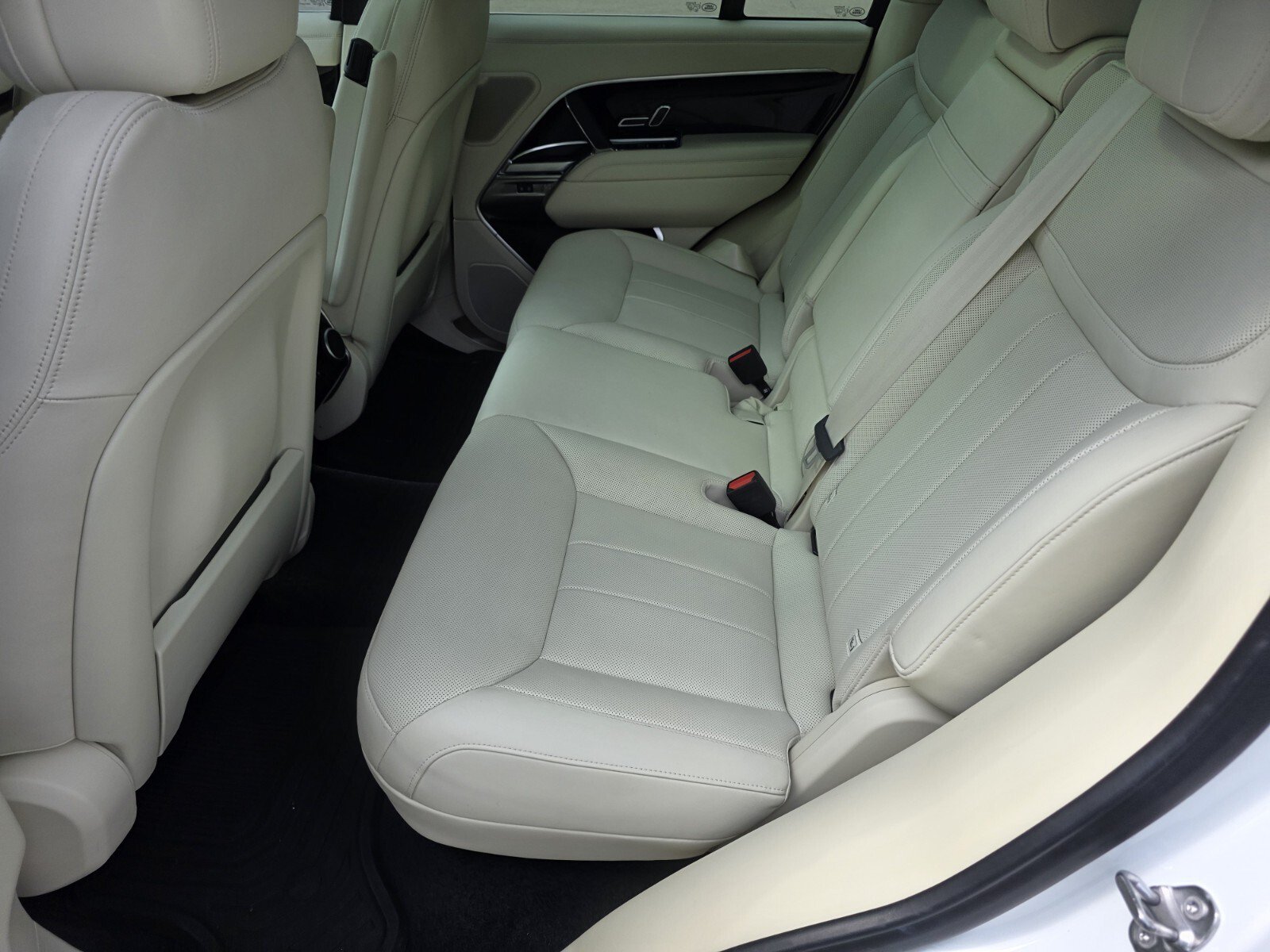 Certified 2024 Land Rover Range Rover SE AWD/4WD image 14