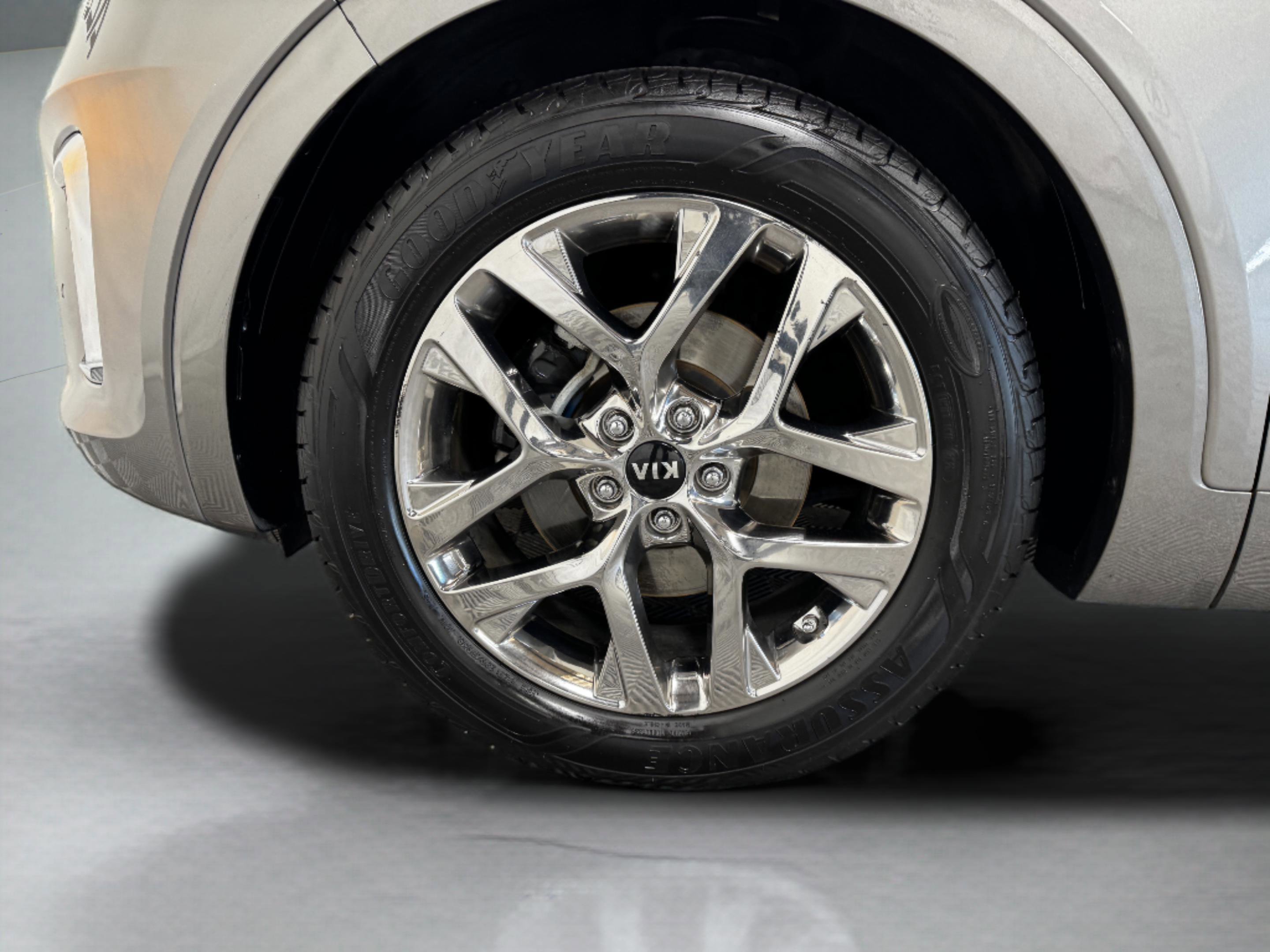 Used 2019 Kia Sorento SX image 51