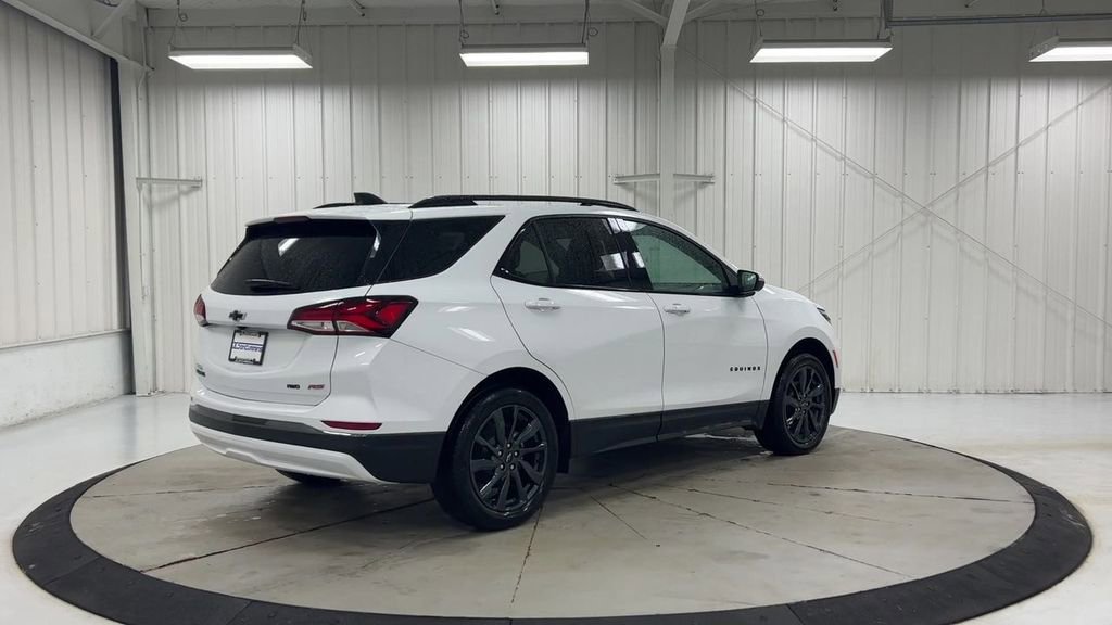 Used 2022 Chevrolet Equinox RS w/ RS Leather Package image 8