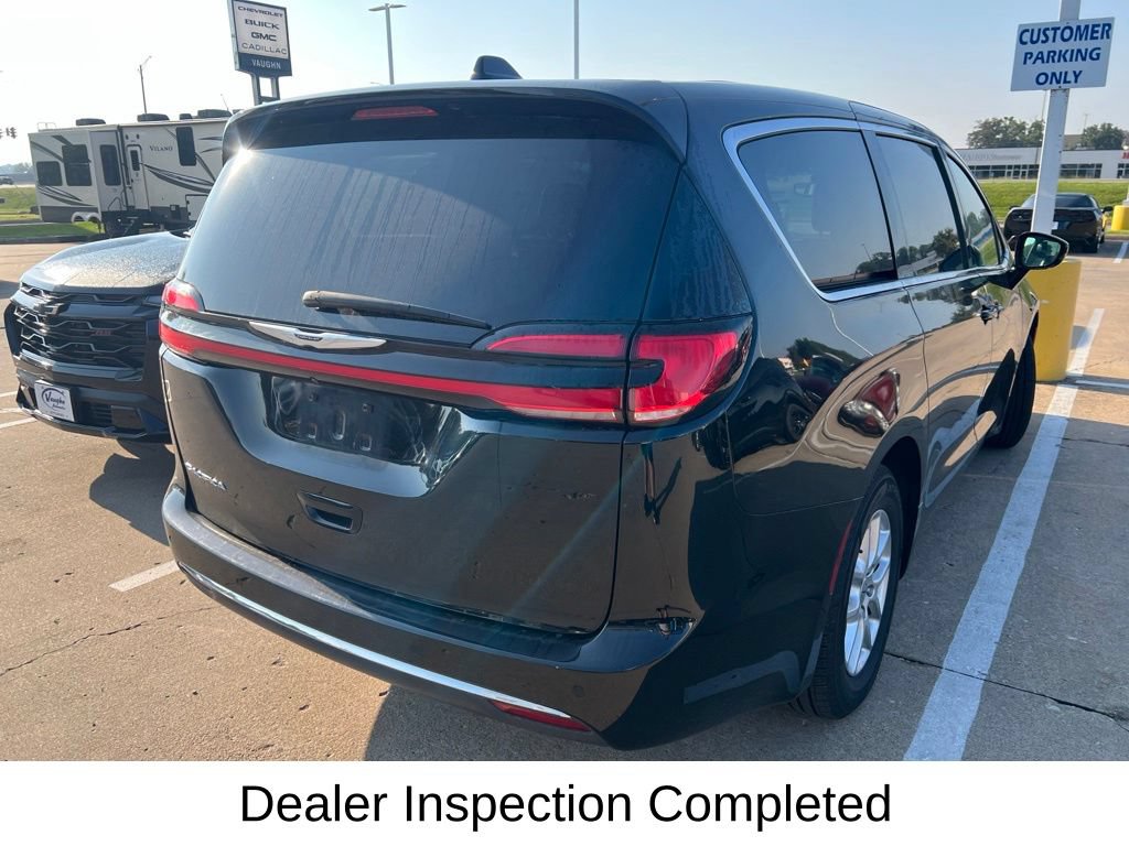 Used 2024 Chrysler Pacifica Touring-L FWD image 5