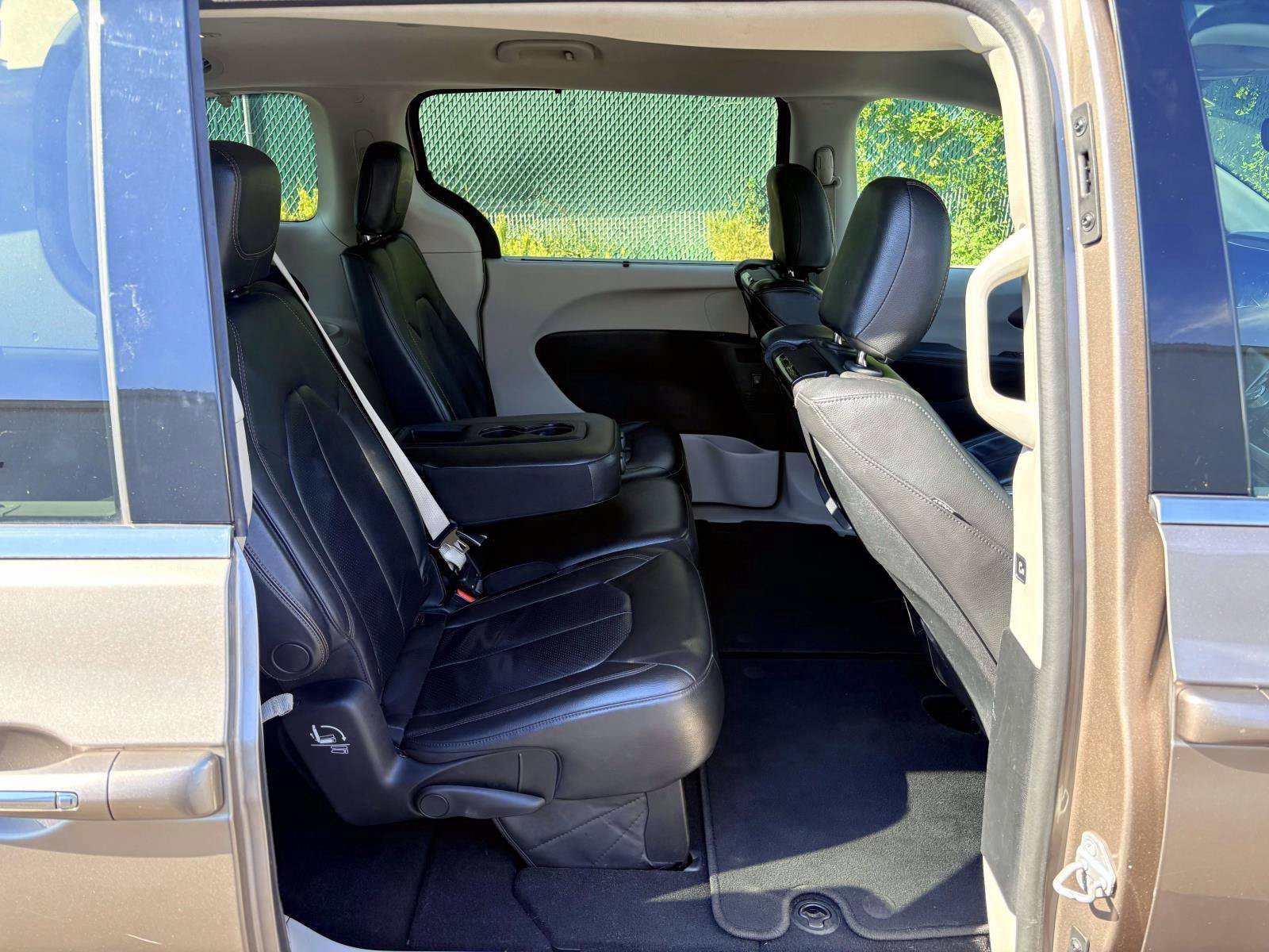Used 2017 Chrysler Pacifica Touring-L Plus FWD image 26