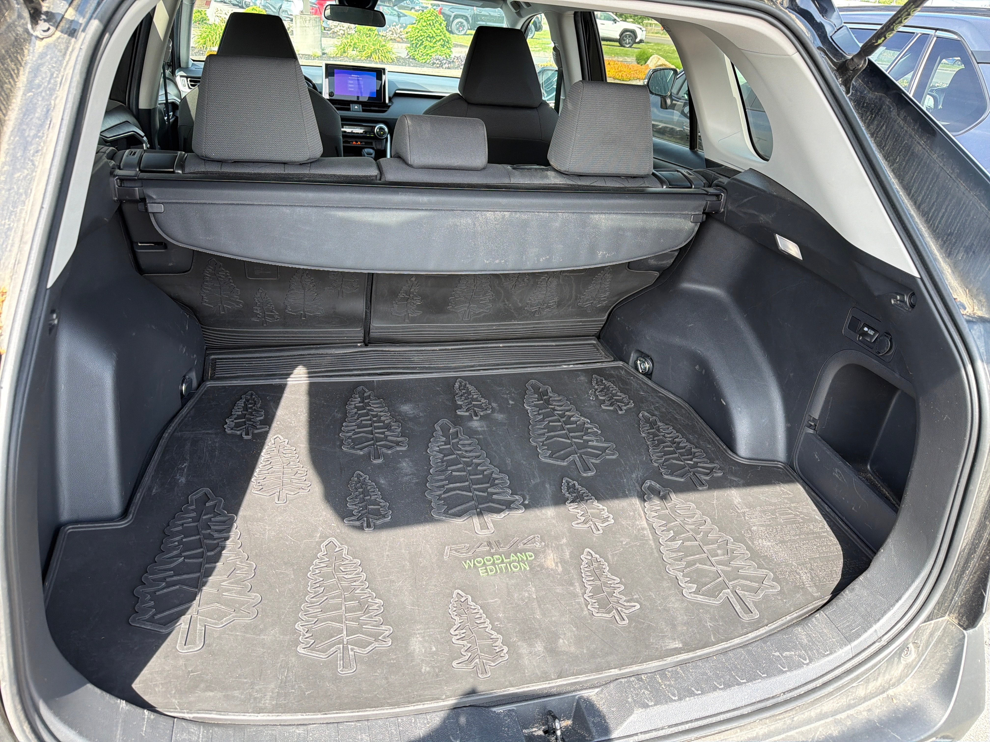 Used 2023 Toyota RAV4 AWD Hybrid image 26