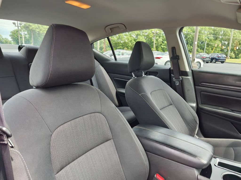 Used 2024 Nissan Altima 2.5 SV FWD image 34