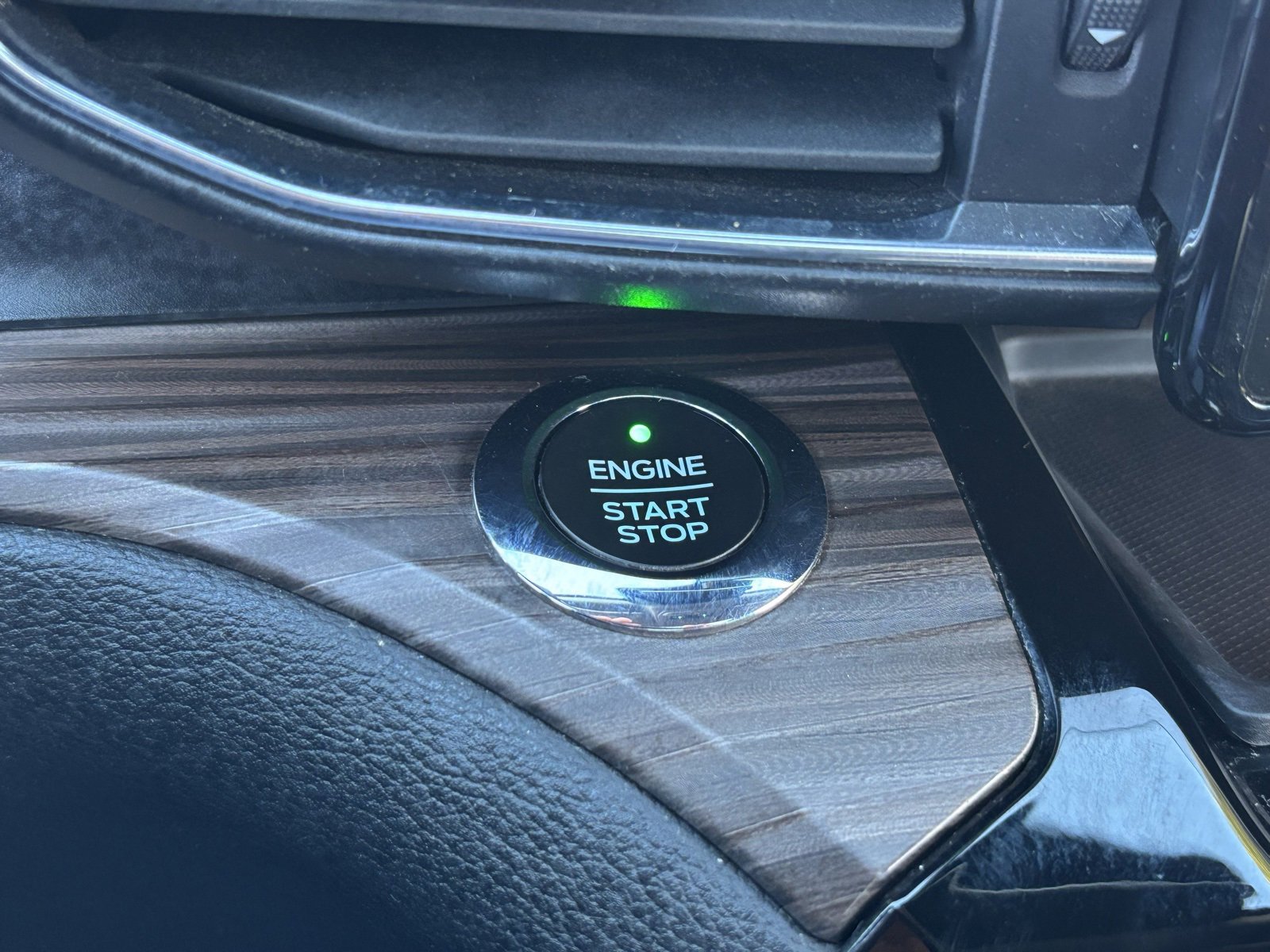 Used 2021 Ford Explorer Limited w/ Equipment Group 301A image 23