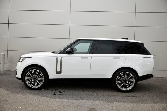 New 2026 Land Rover Range Rover SE image 4