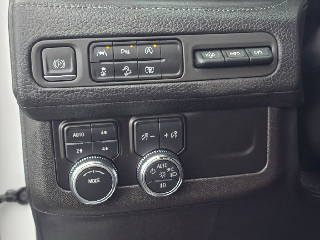 Used 2023 GMC Yukon XL Denali image 40