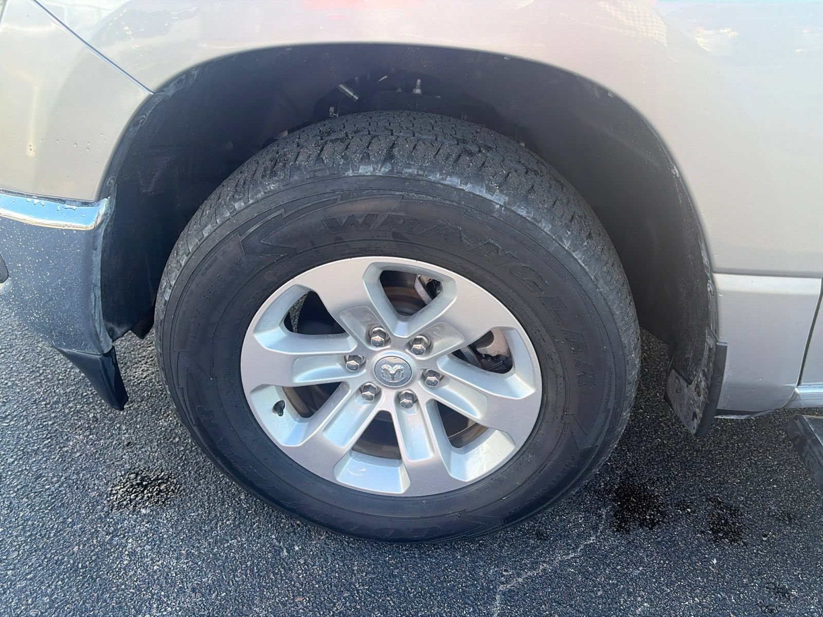 Used 2023 RAM 1500 Laramie AWD/4WD image 12