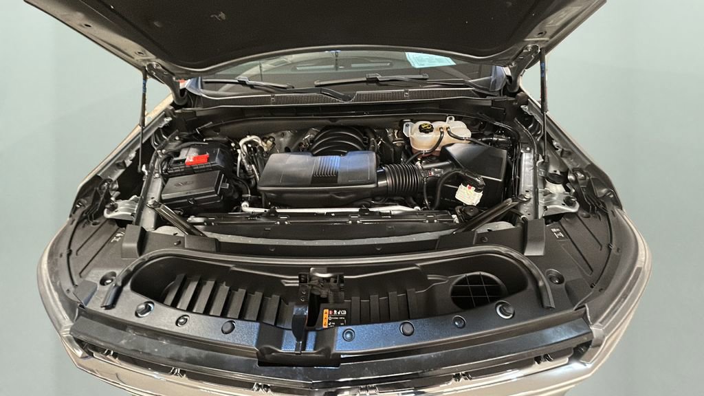 Used 2024 Chevrolet Suburban LT image 9