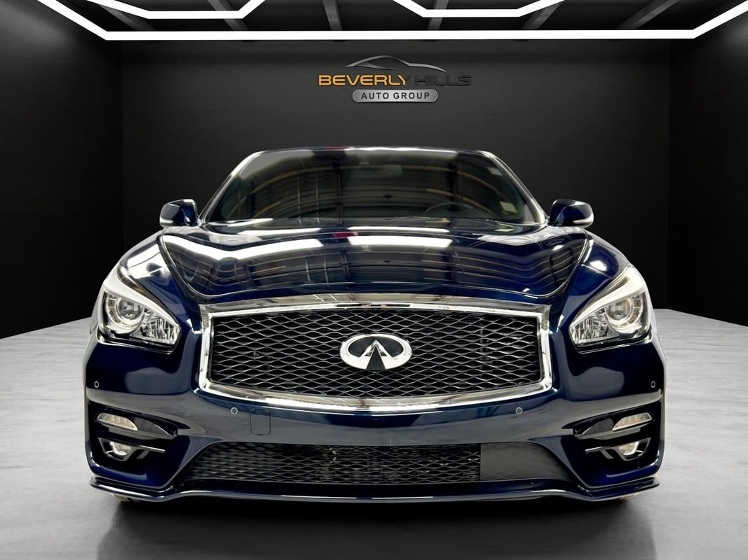 Used 2018 INFINITI Q70 Luxe w/ Sport Package AWD/4WD image 8