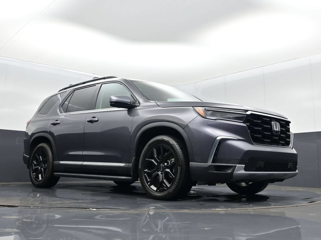 Certified 2025 Honda Pilot Touring image 10
