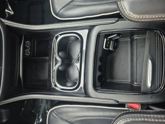 Used 2024 Chrysler Pacifica Premium image 23