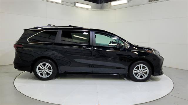 Used 2025 Toyota Sienna XLE w/ XLE Plus Package AWD/4WD image 9