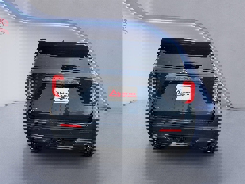 Used 2023 Ford Explorer XLT w/ Equipment Group 202A image 4