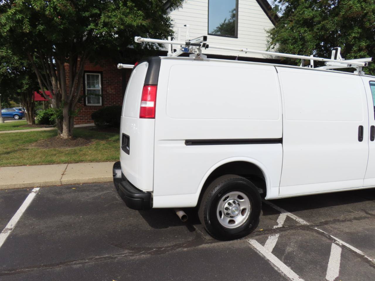 Used 2020 Chevrolet Express 3500 w/ Driver Convenience Package RWD image 7