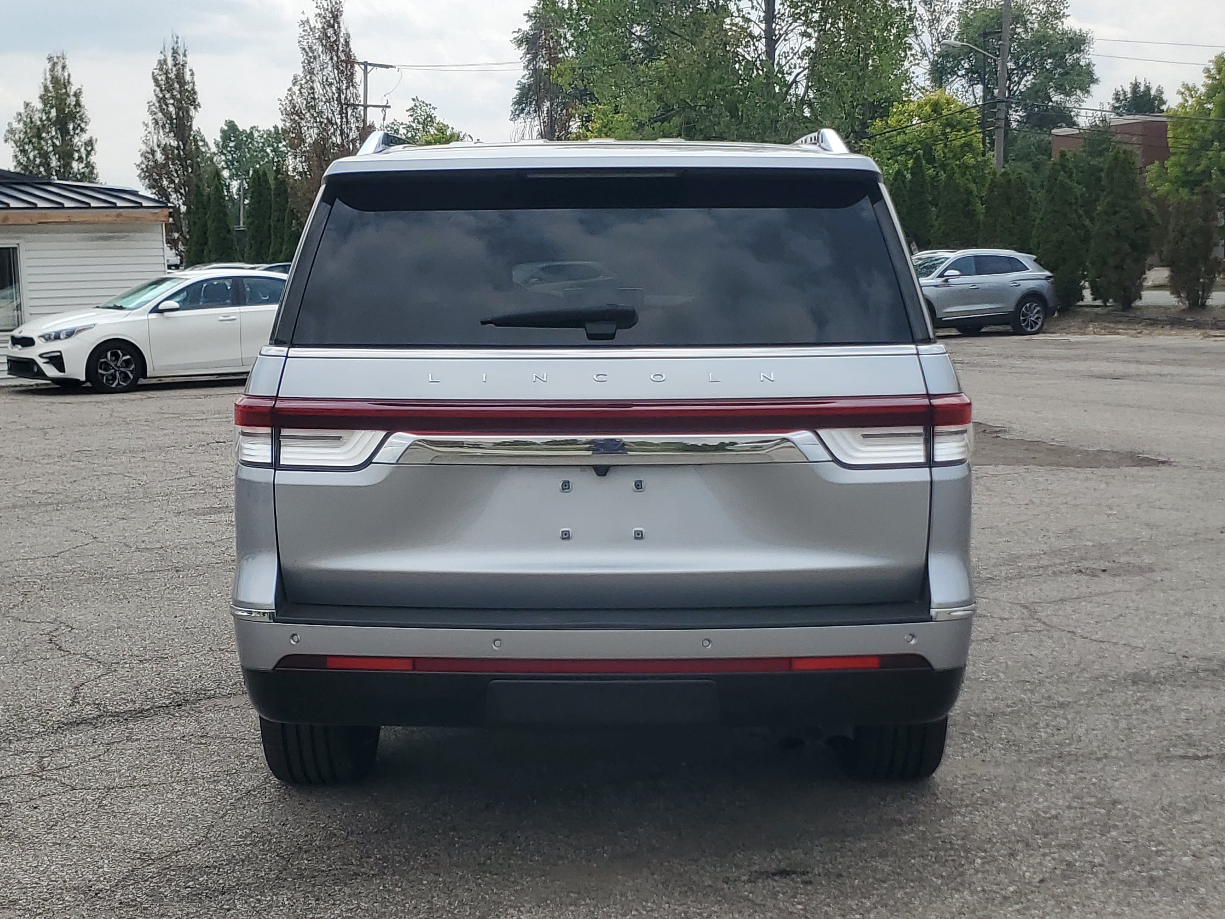 Used 2024 Lincoln Navigator Reserve AWD/4WD image 5