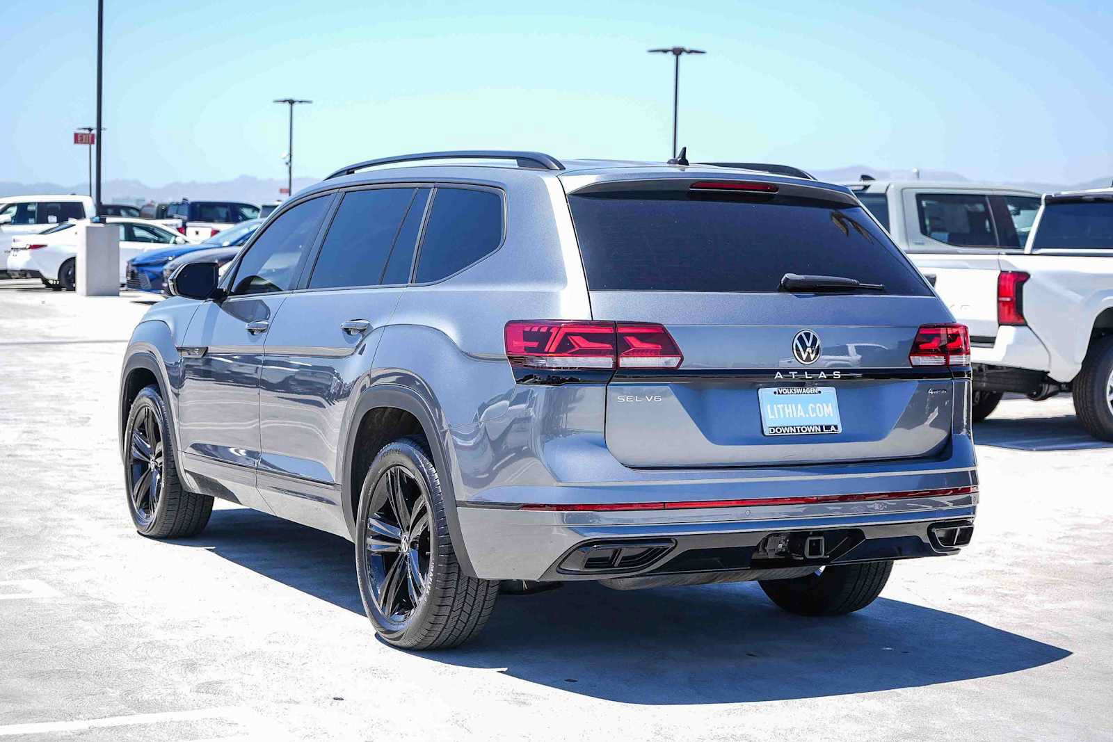 Certified 2023 Volkswagen Atlas SEL R-Line AWD/4WD image 8
