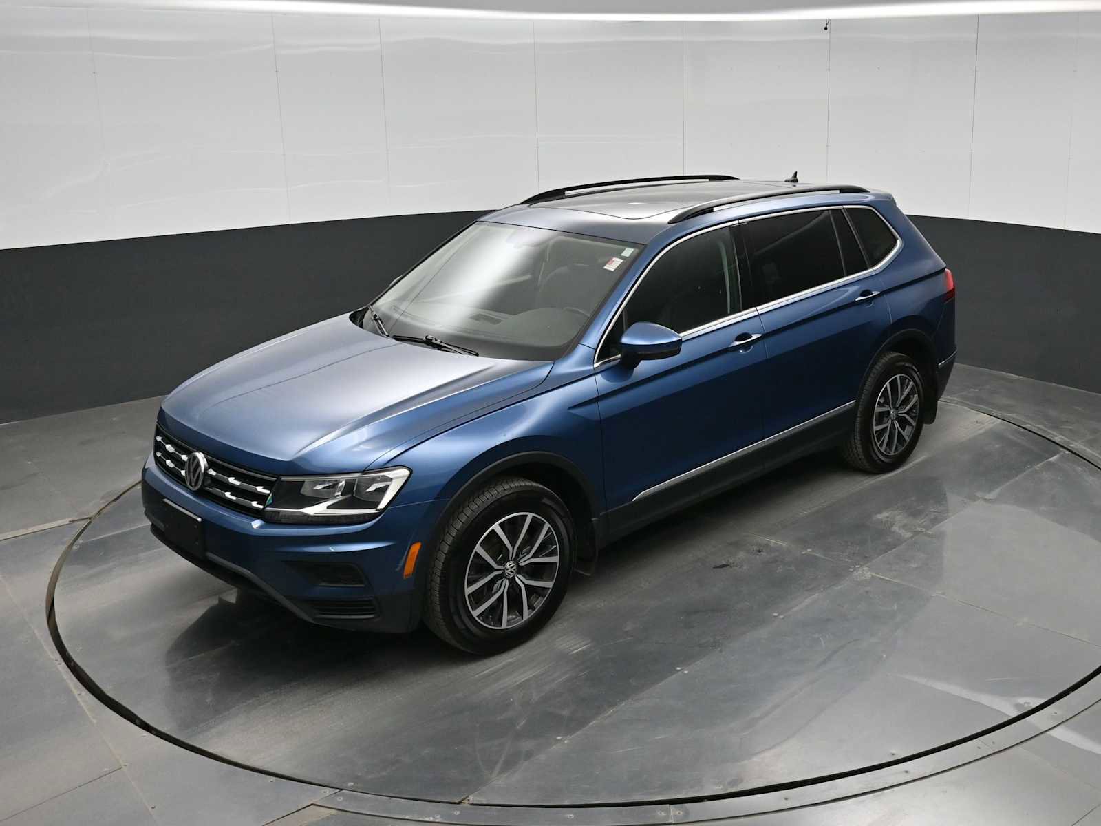 Used 2018 Volkswagen Tiguan SE AWD/4WD image 26