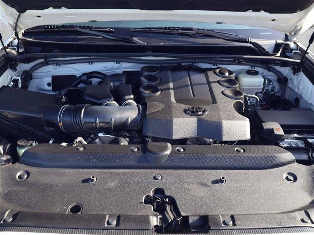 Used 2018 Toyota 4Runner SR5 w/ Preferred Accessory Package AWD/4WD image 26