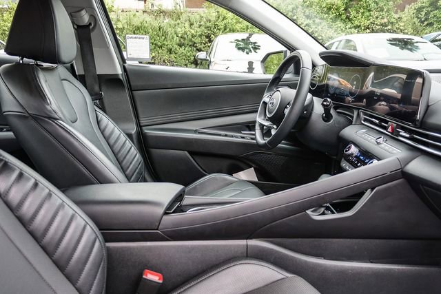 Certified 2023 Hyundai Elantra Limited FWD image 17