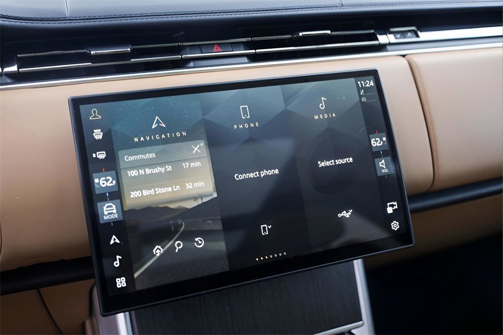 Used 2024 Land Rover Range Rover Long Wheelbase SE image 14