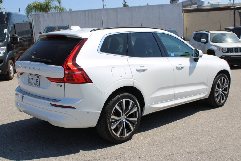 Used 2022 Volvo XC60 B5 Momentum w/ Advanced Package image 4