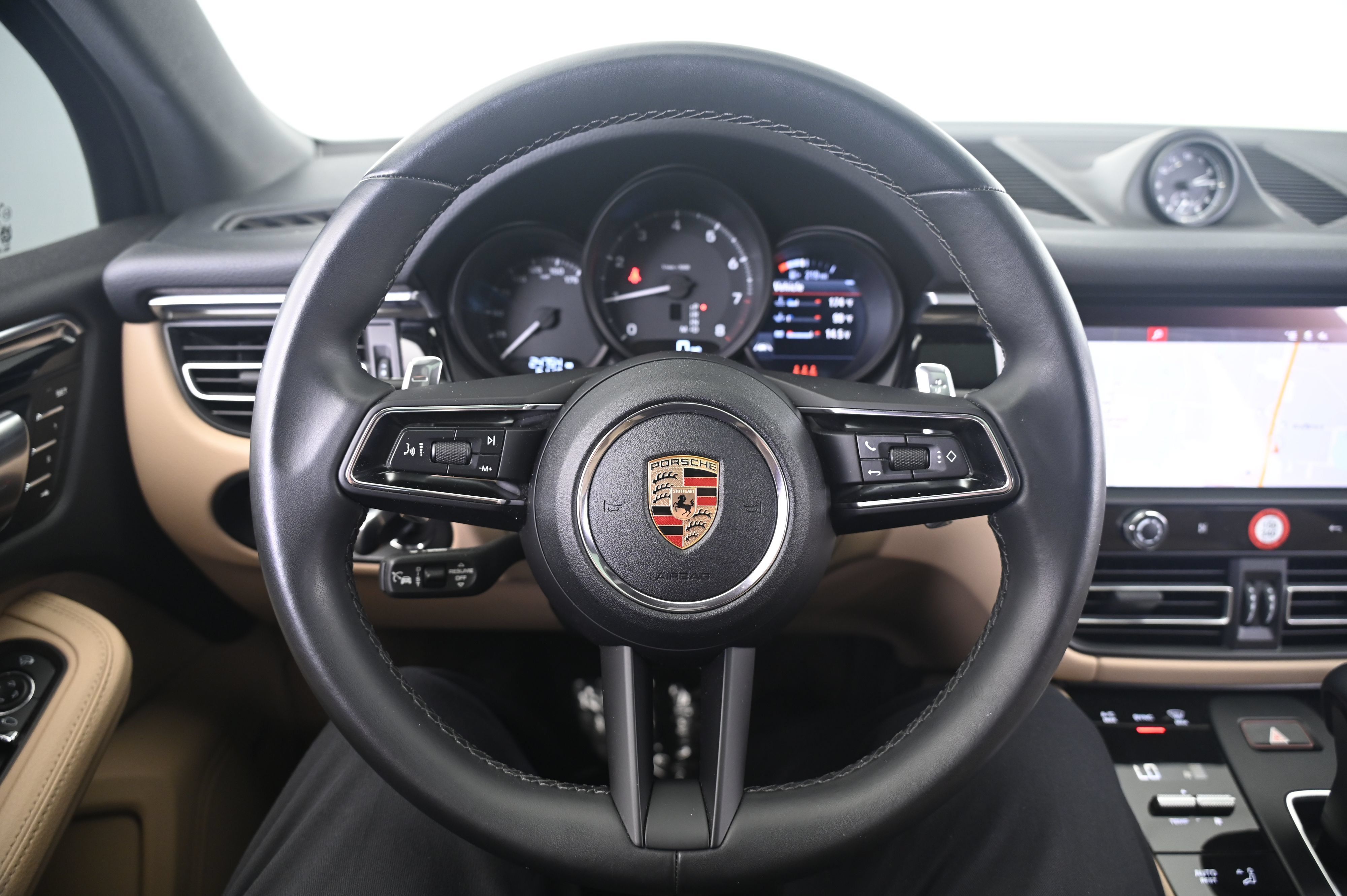 Certified 2024 Porsche Macan AWD/4WD image 35