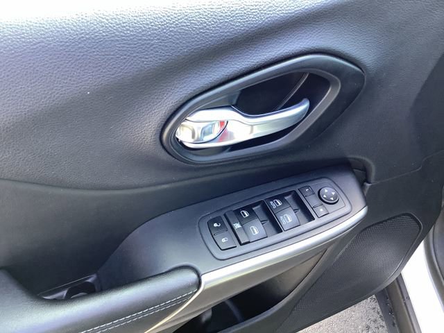 Used 2021 Jeep Cherokee Latitude image 10