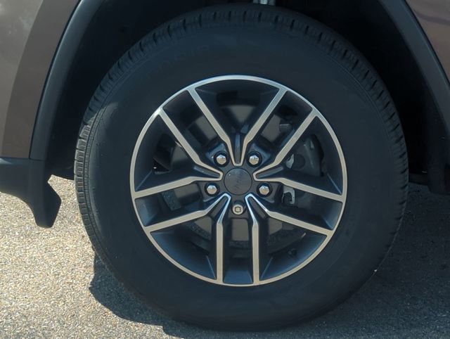 Used 2019 Jeep Grand Cherokee Limited AWD/4WD image 10