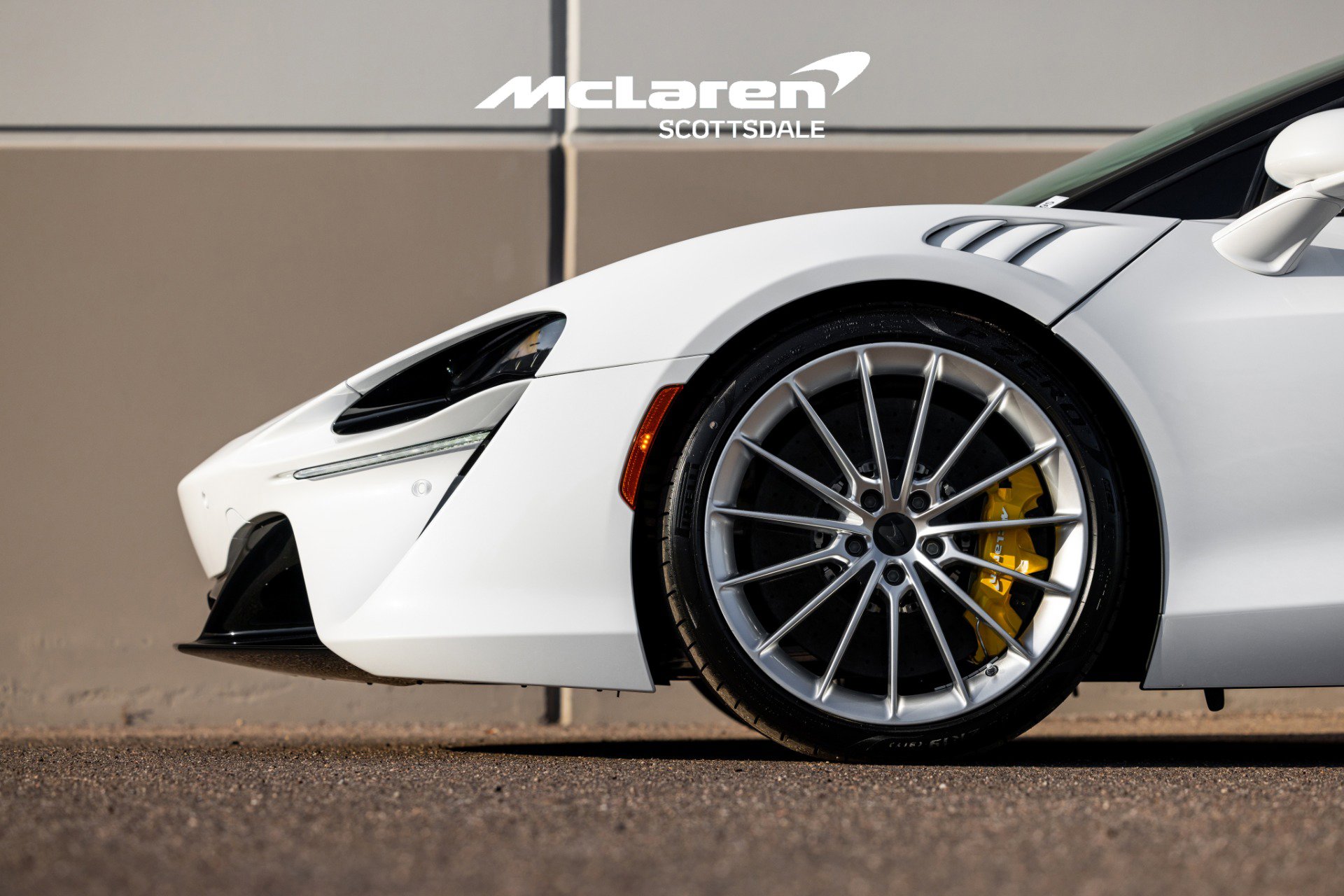 Used 2025 McLaren Artura Spider image 14