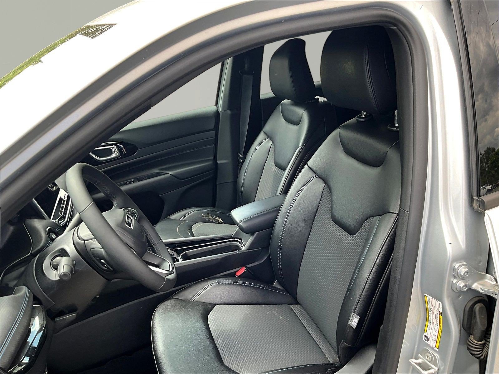 New 2026 Jeep Compass Latitude AWD/4WD image 16
