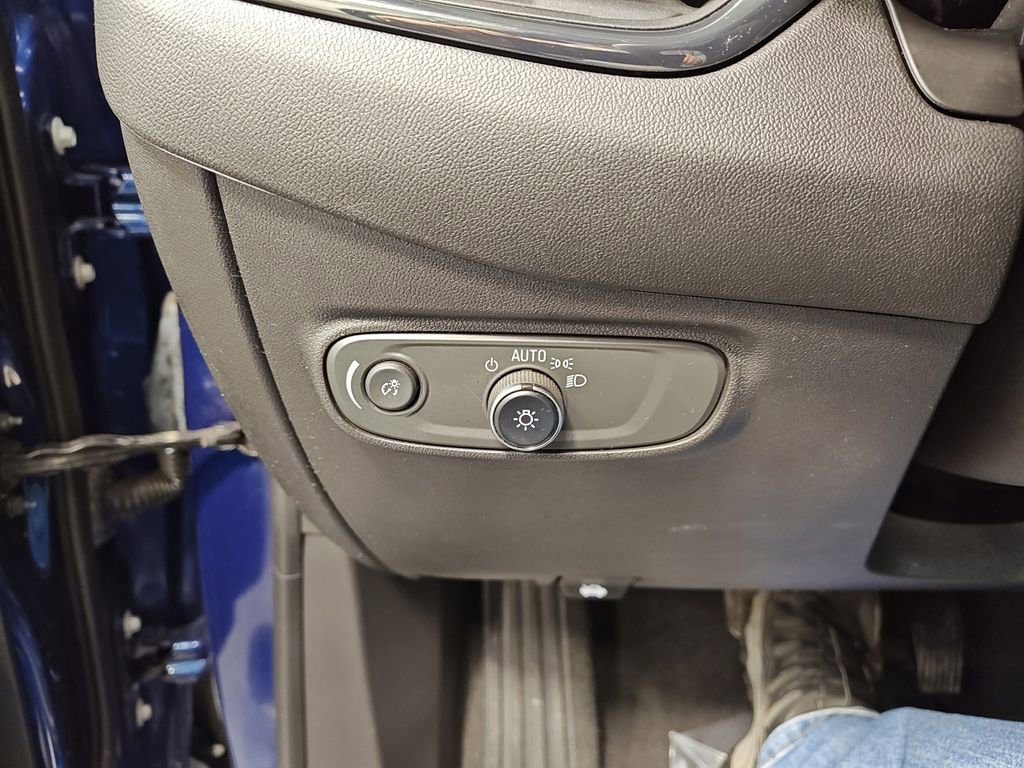 Used 2023 Chevrolet Equinox RS image 29