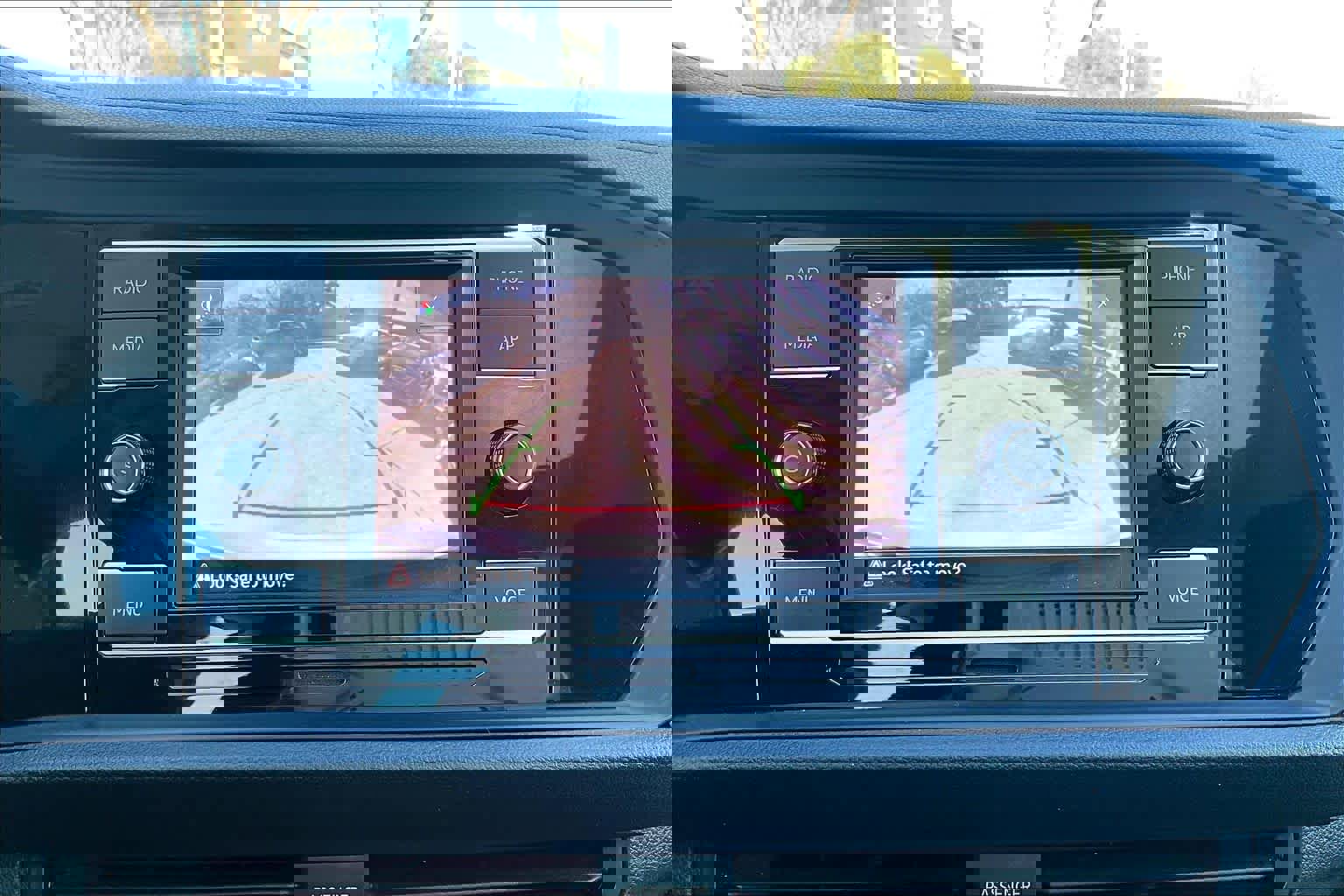 Used 2024 Volkswagen Jetta SE image 27