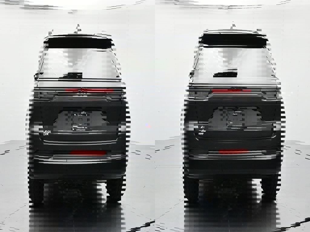 New 2026 Jeep Grand Cherokee Altitude image 6