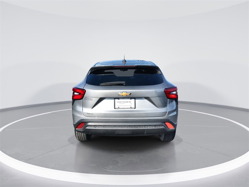 Used 2024 Chevrolet Trax LS w/ LS Convenience Package image 7