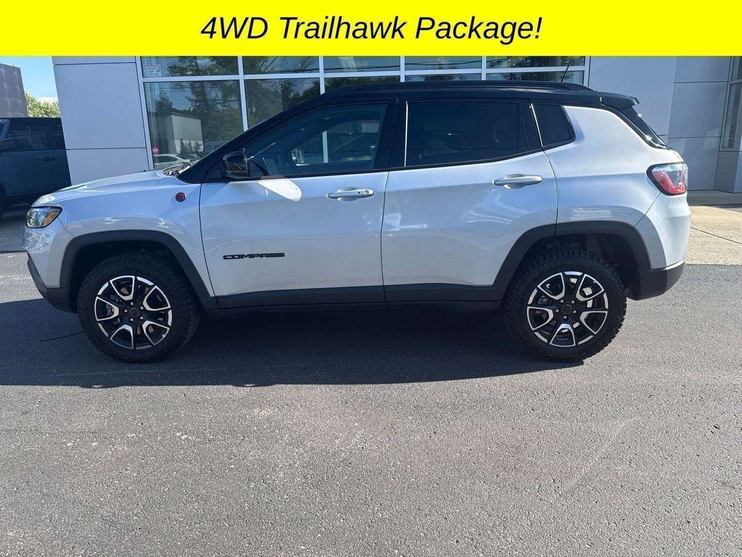 Used 2025 Jeep Compass Trailhawk AWD/4WD image 1