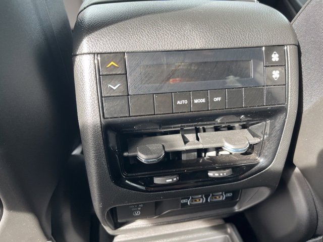 Used 2025 Jeep Grand Cherokee L Altitude image 19