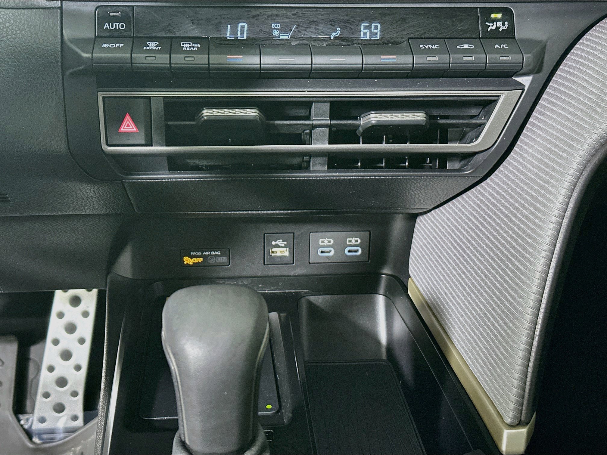 Used 2025 Toyota Camry SE FWD image 23