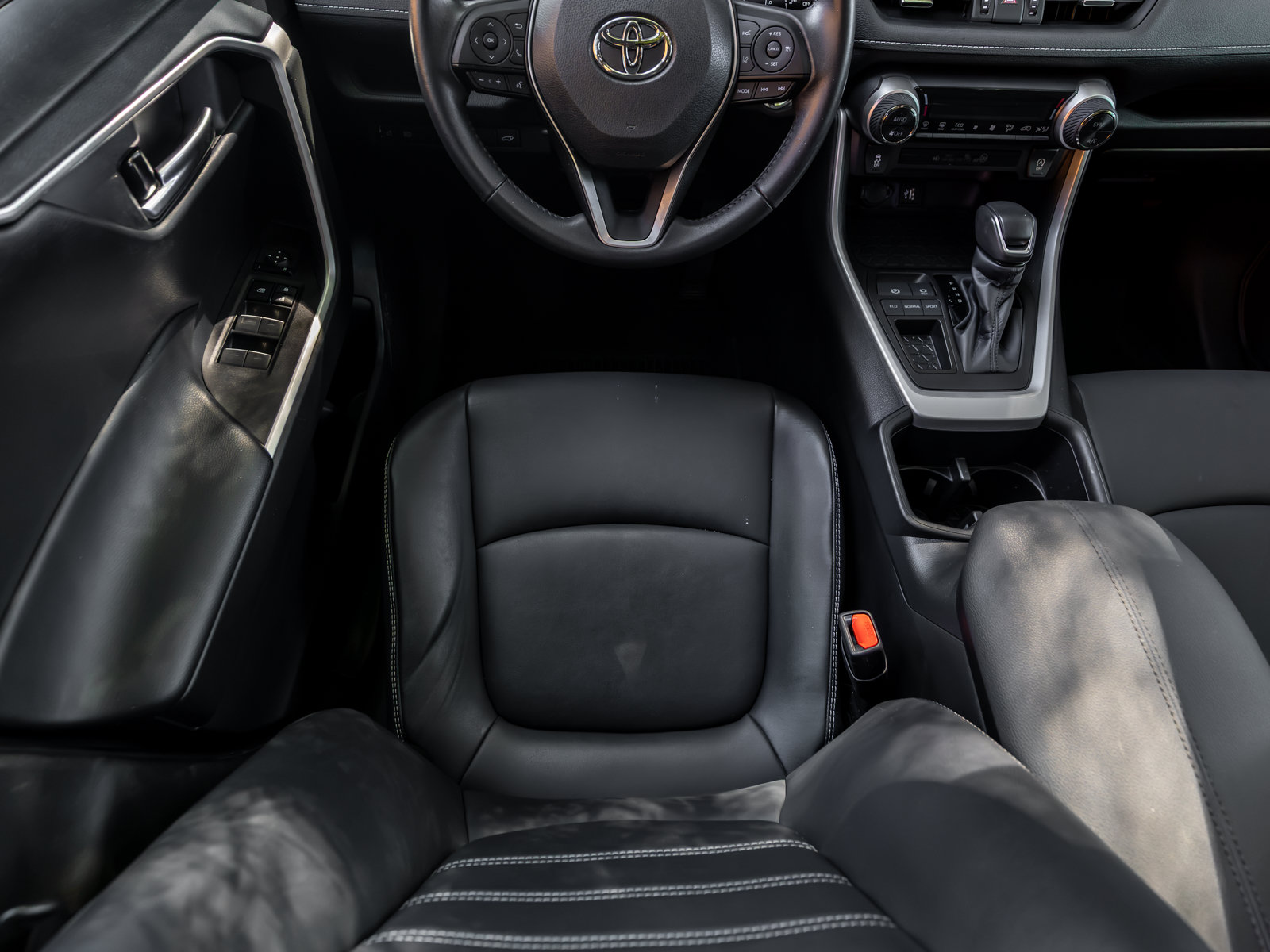 Used 2023 Toyota RAV4 XLE Premium FWD image 56