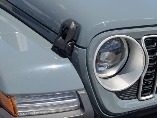 Used 2025 Jeep Wrangler Unlimited Sahara image 9