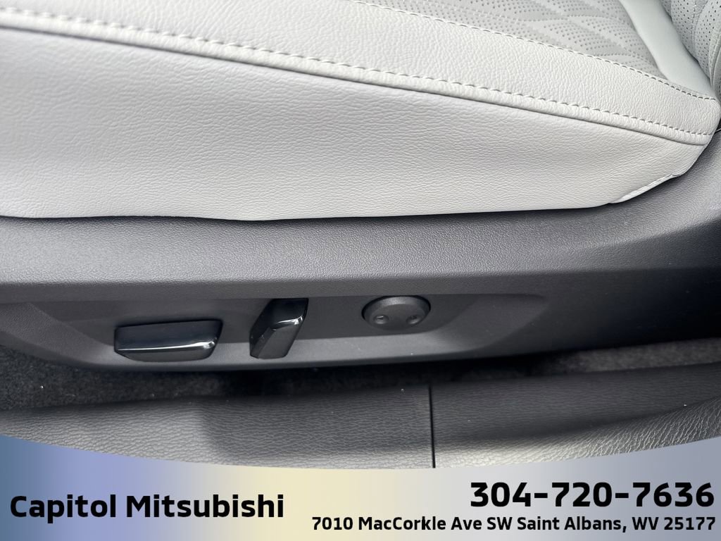 New 2025 Mitsubishi Outlander SEL image 18