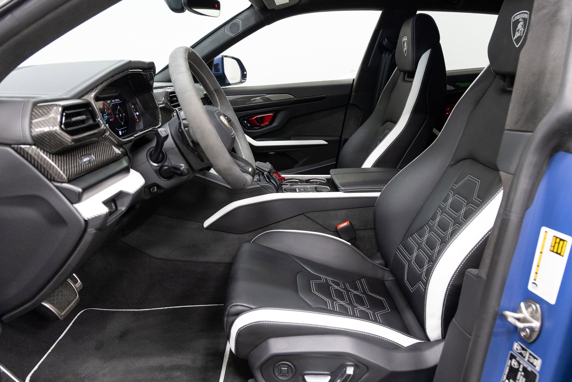 Used 2025 Lamborghini Urus SE image 7