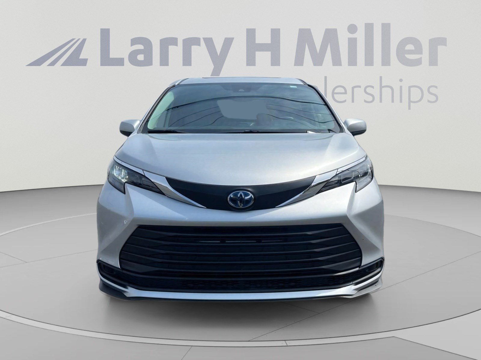 Used 2025 Toyota Sienna LE w/ LE Plus Package AWD/4WD image 9