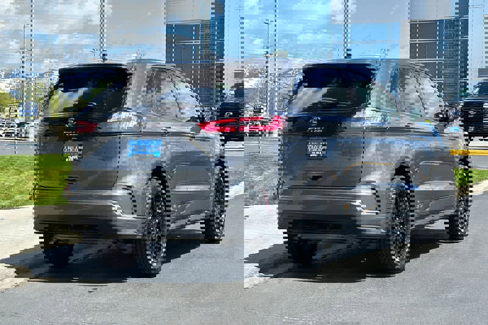 Certified 2022 Ford Edge ST-Line AWD/4WD image 2