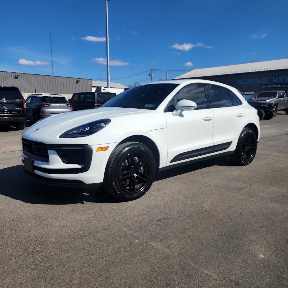 Used 2025 Porsche Macan image 3