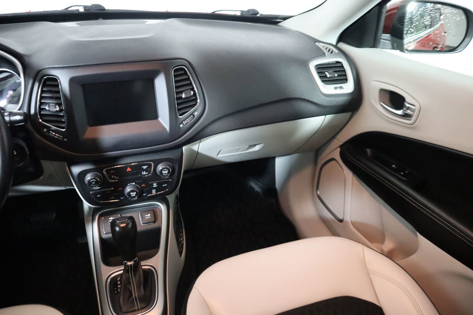 Used 2021 Jeep Compass Latitude w/ Driver Assistance Group image 37