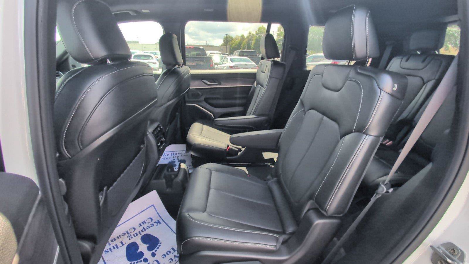 New 2026 Jeep Grand Cherokee L Limited AWD/4WD image 36