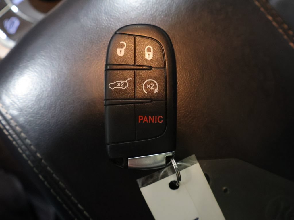 Used 2017 Jeep Grand Cherokee Overland w/ Jeep Active Safety Group AWD/4WD image 26