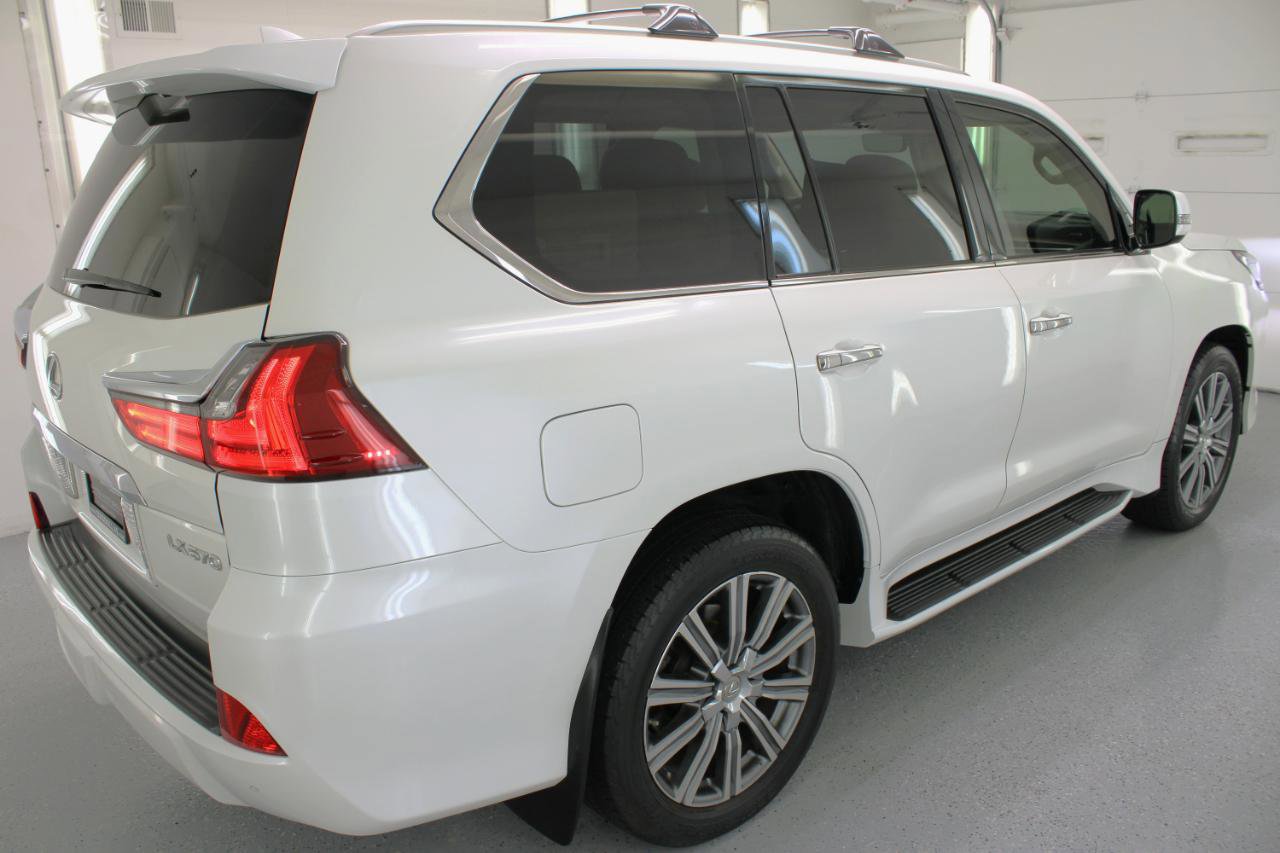Used 2017 Lexus LX 570 4WD w/ Luxury Package image 9