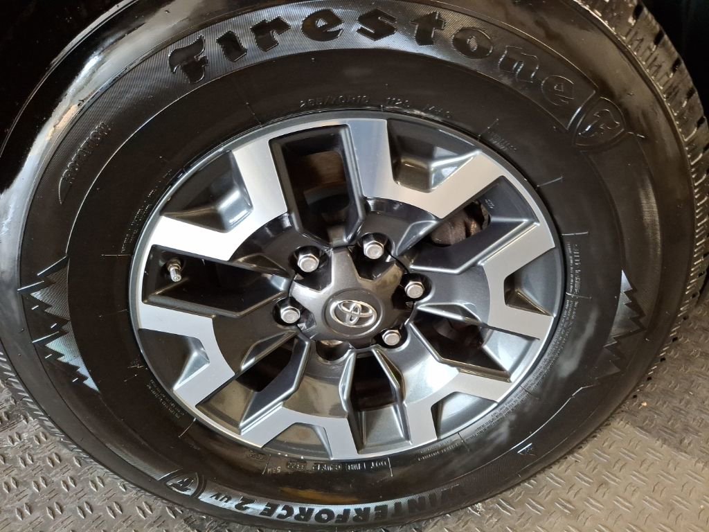 Used 2017 Toyota Tacoma TRD Off-Road w/ Tow Package image 4