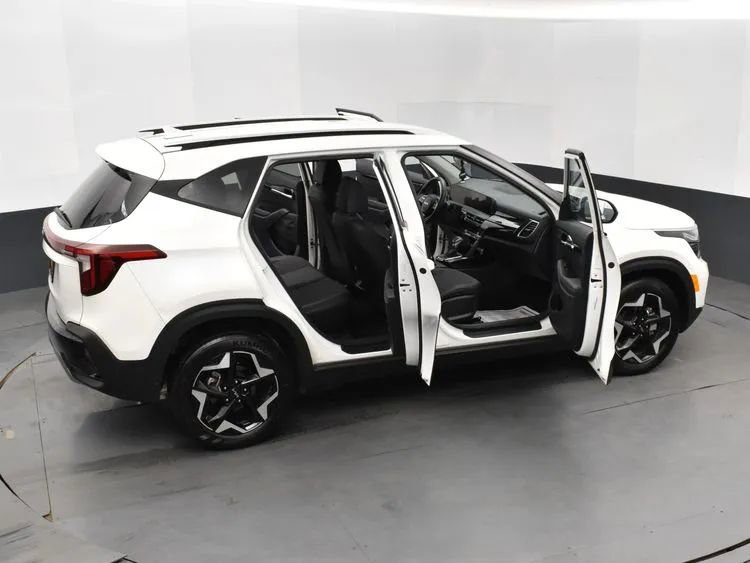 Used 2025 Kia Seltos S FWD image 6